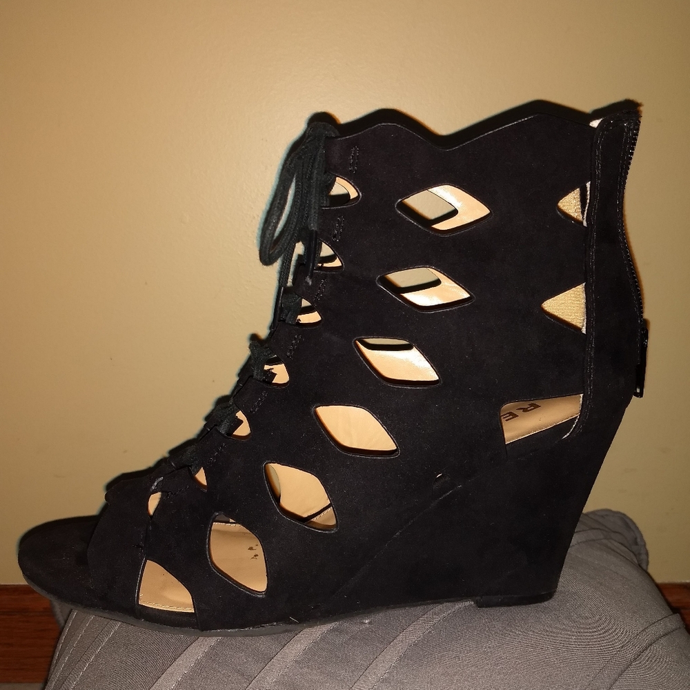 Report brand wedge size 8 BLACK